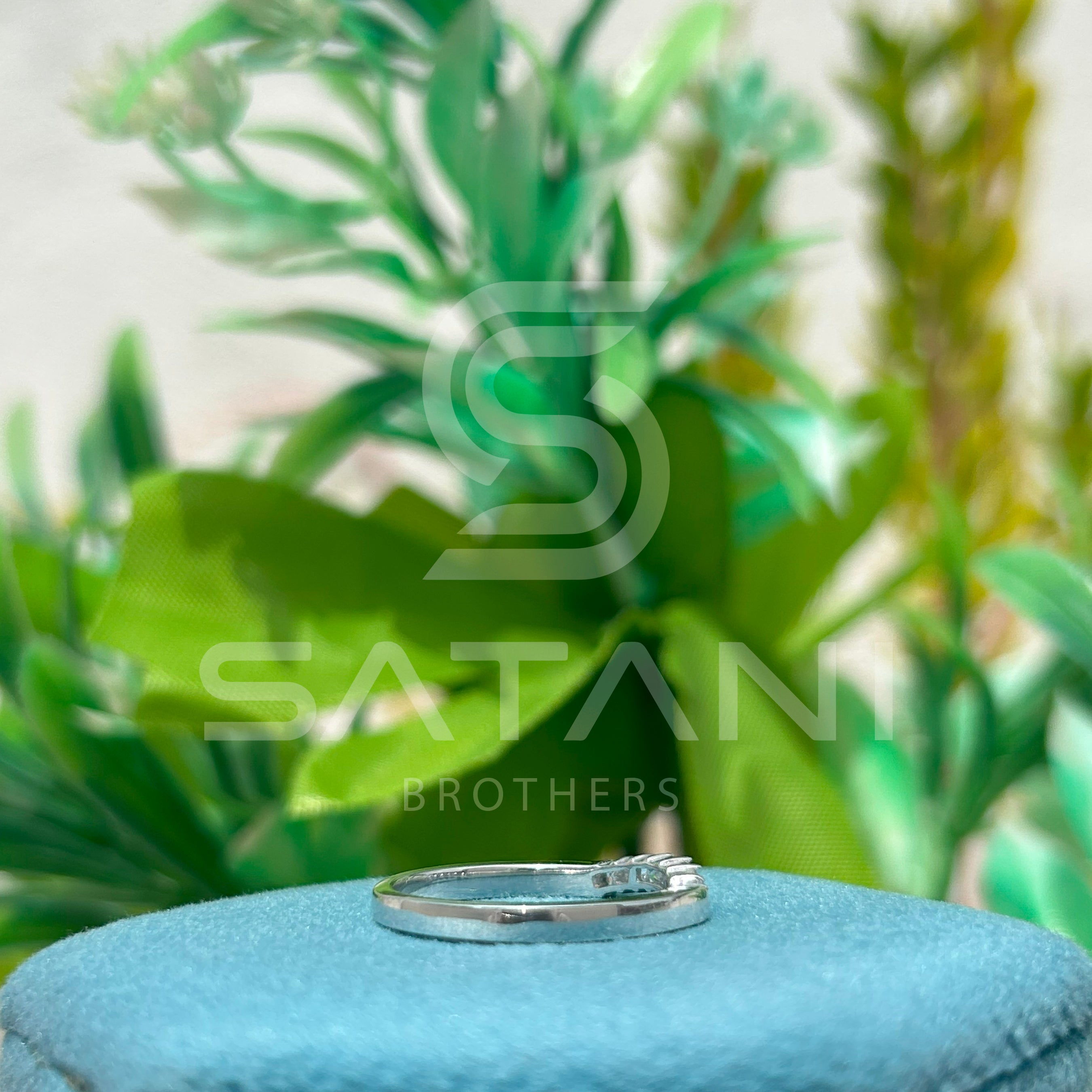 Curved Princess Cut Diamond Band – 7 Stones 2x2mm