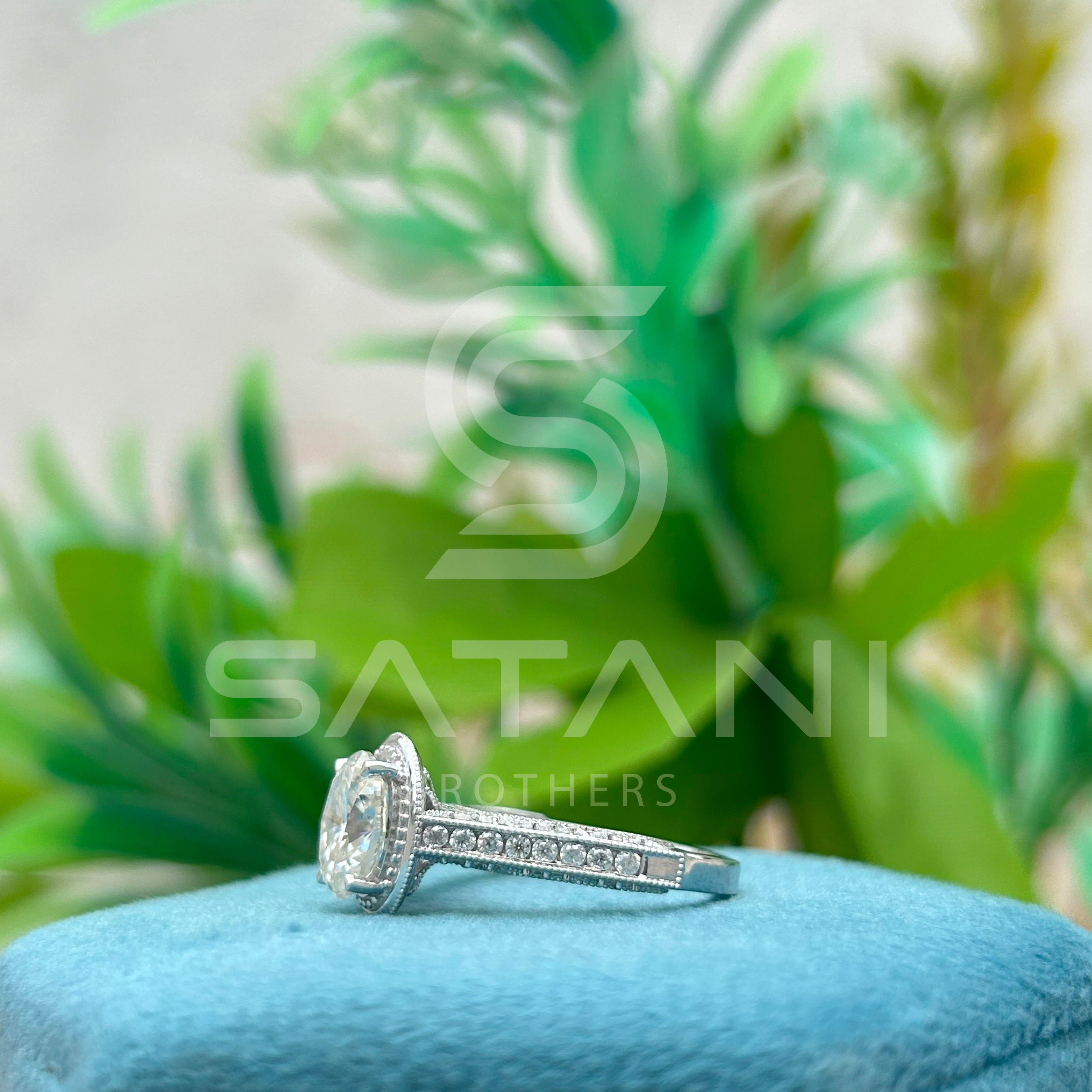 Oval Halo Royal Ring