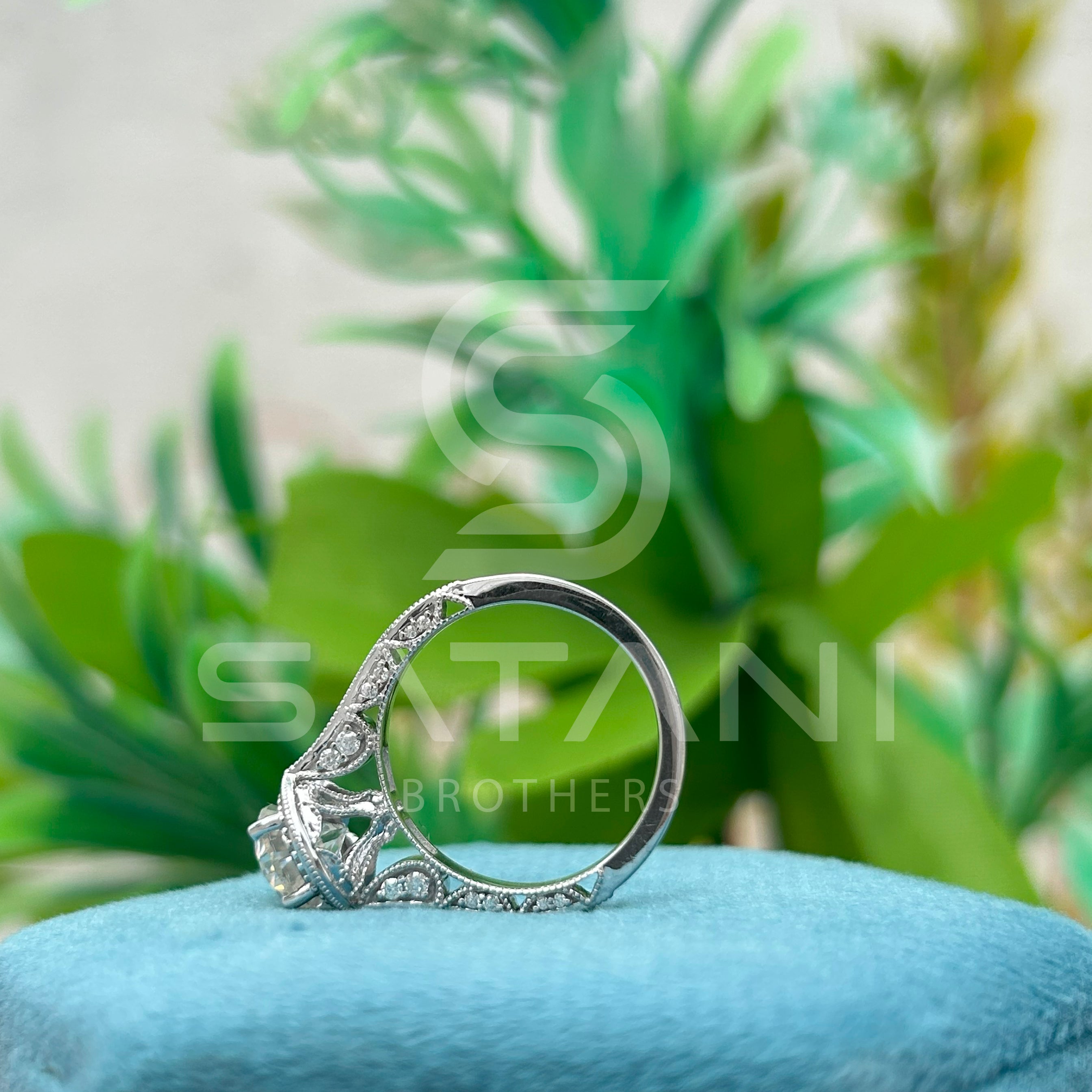 Oval Halo Royal Ring