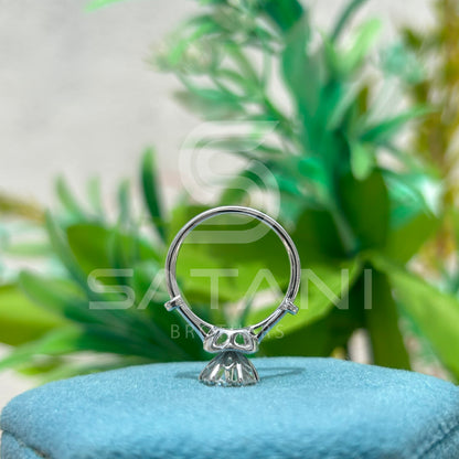 Vintage Solitaire Engagement Ring – Round Brilliant Diamond in Classic Six-Prong White Gold Setting