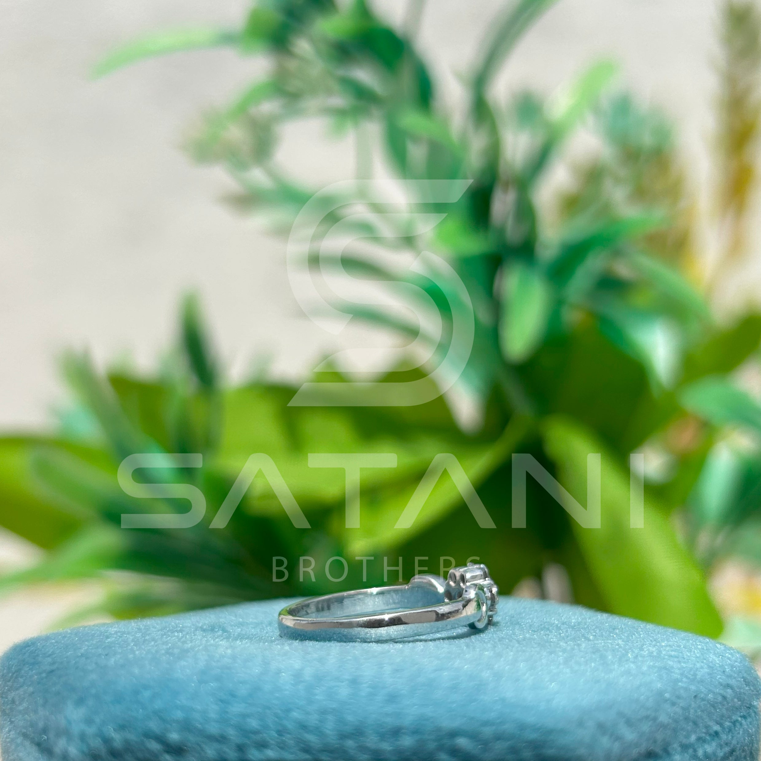 White Gold Diamond Cluster Ring with Twisted Shoulder Design – Elegant & Timeless