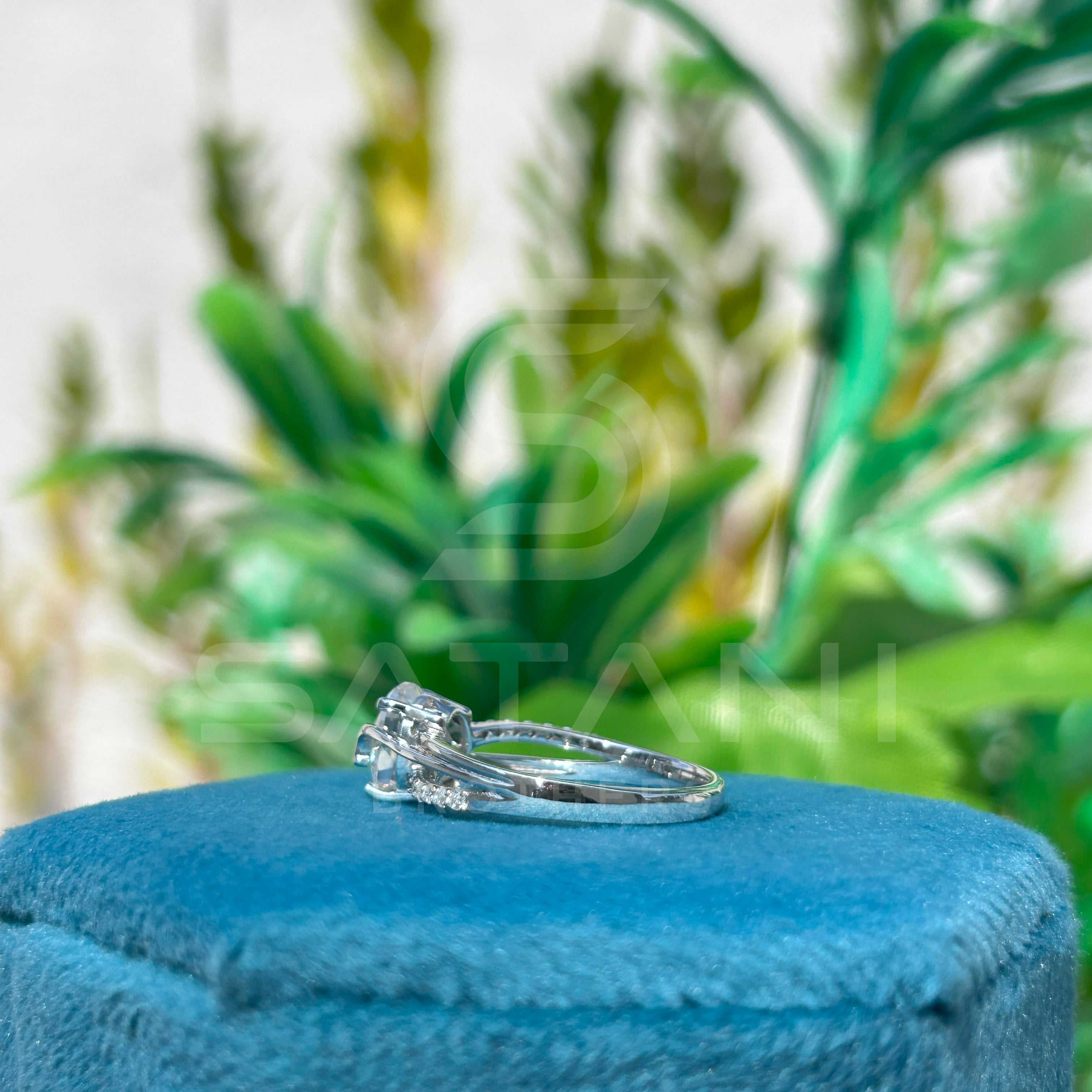 Eternal Glow – Oval Cut Moissanite Ring in Timeless Elegance