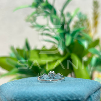 White Gold Diamond Cluster Ring with Twisted Shoulder Design – Elegant & Timeless