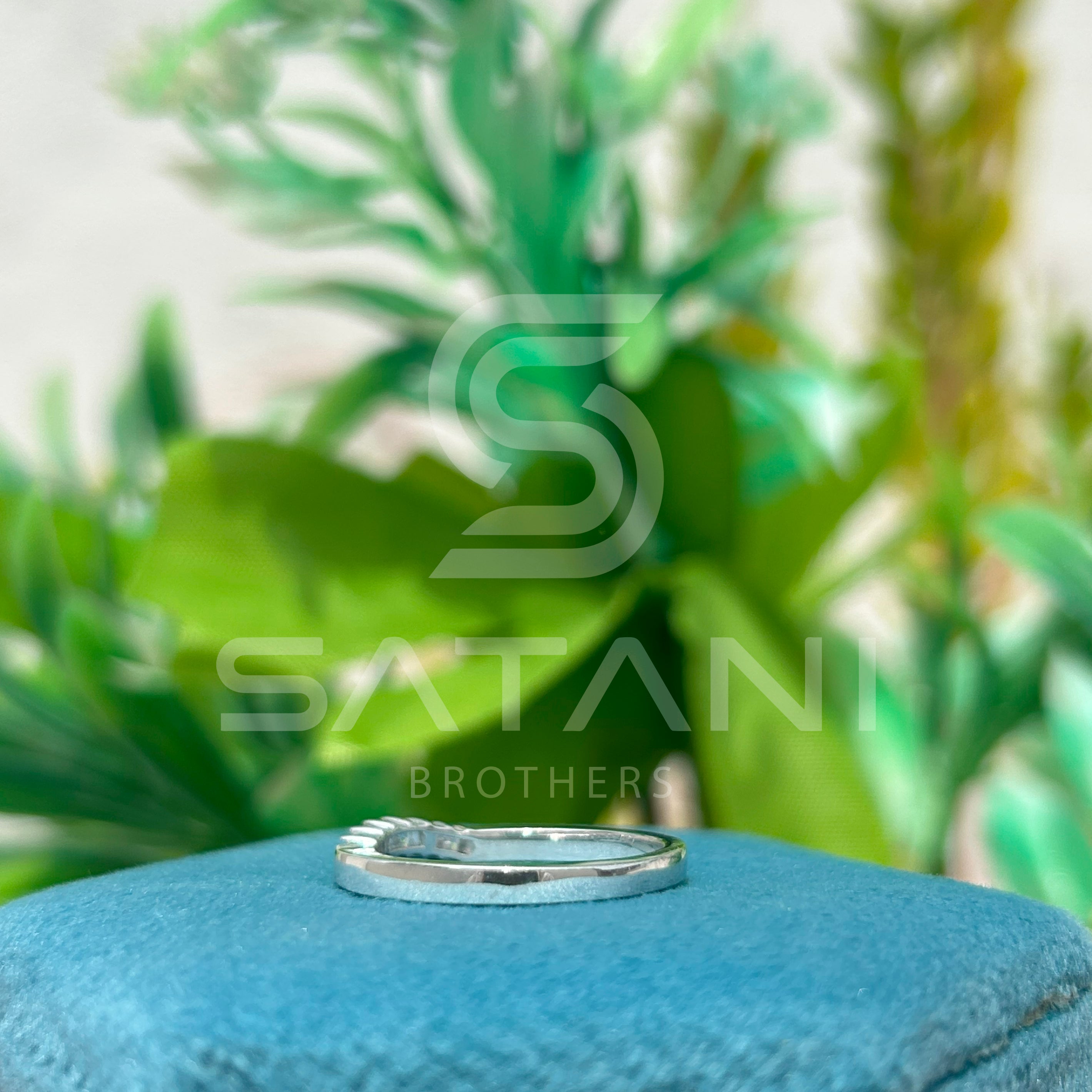 Curved Princess Cut Diamond Band – 7 Stones 2x2mm