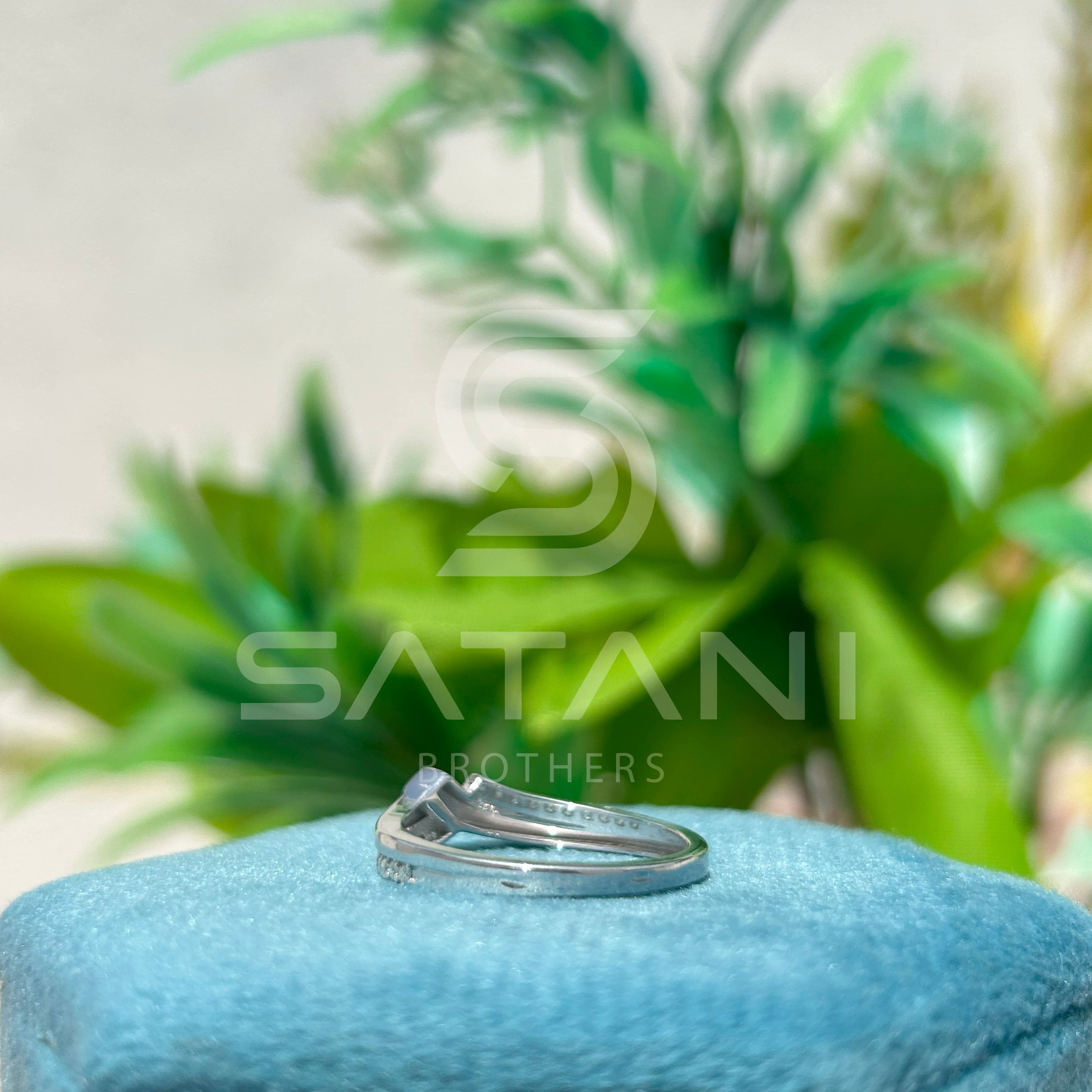 "Modern Crossover Diamond Band – Sleek Twist Design with Pave Accents"