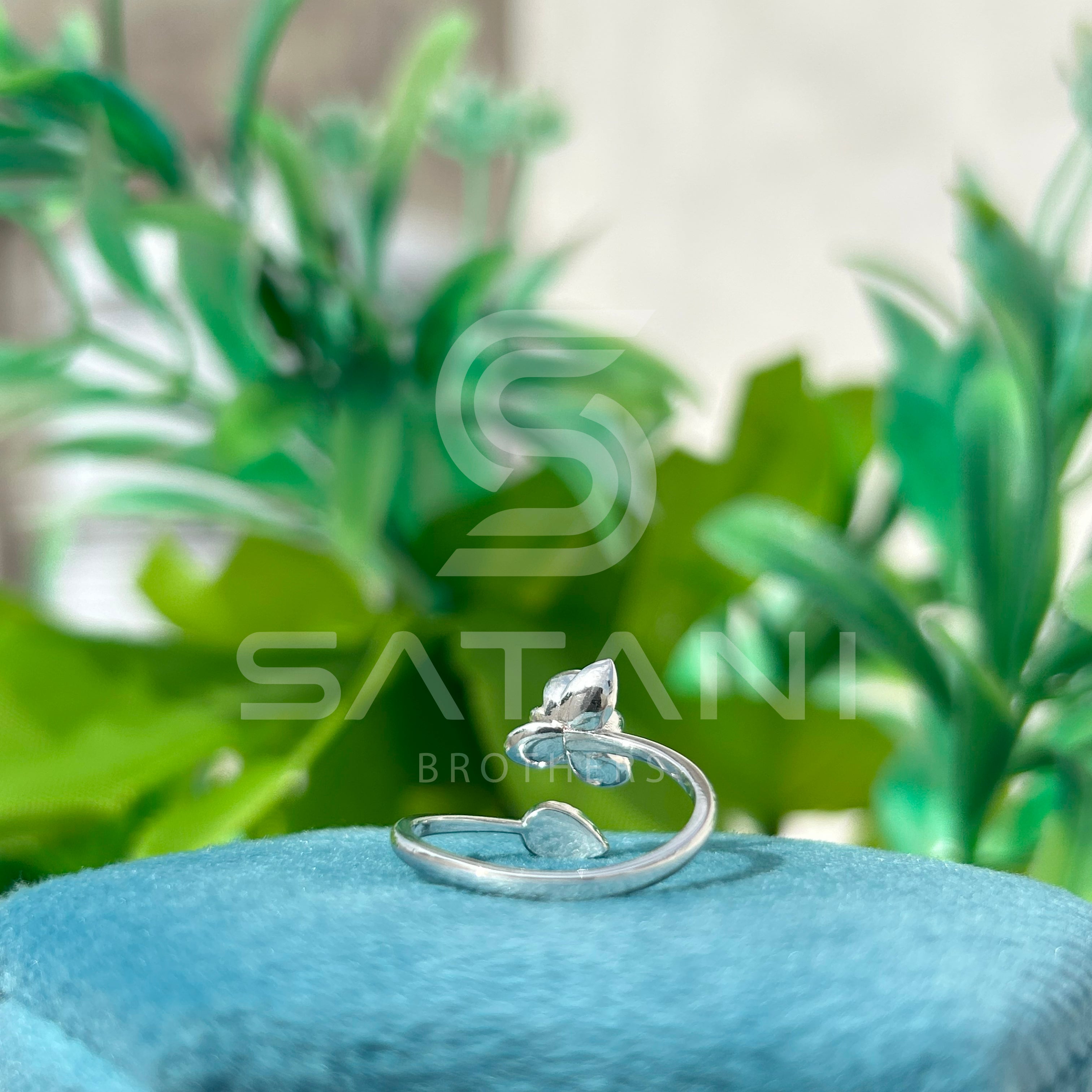 Sterling Silver Rose & Leaf Adjustable Ring – Nature-Inspired Floral Design