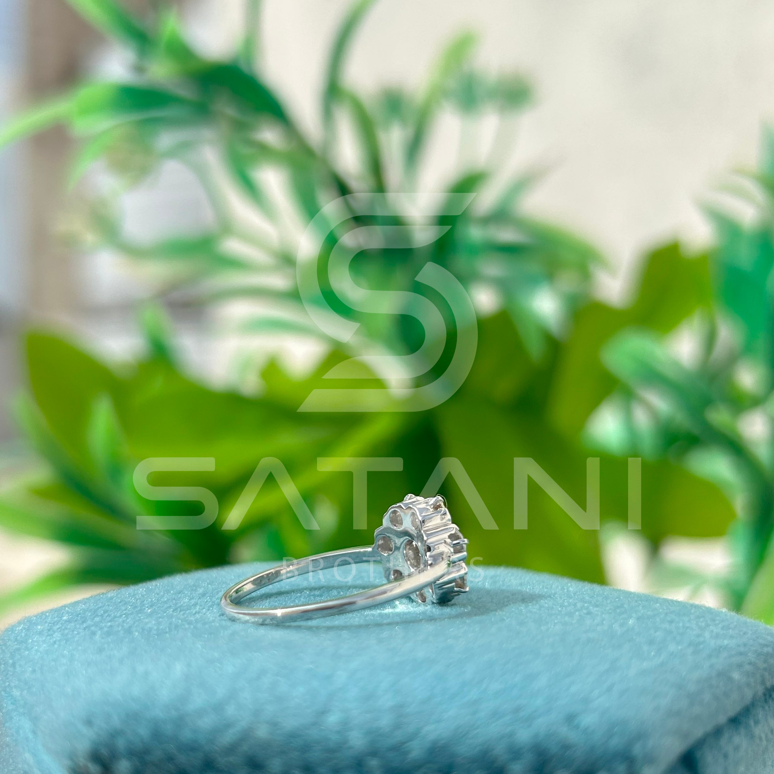 Elegant Diamond Cluster Flower Ring – Timeless Floral Design in White Gold