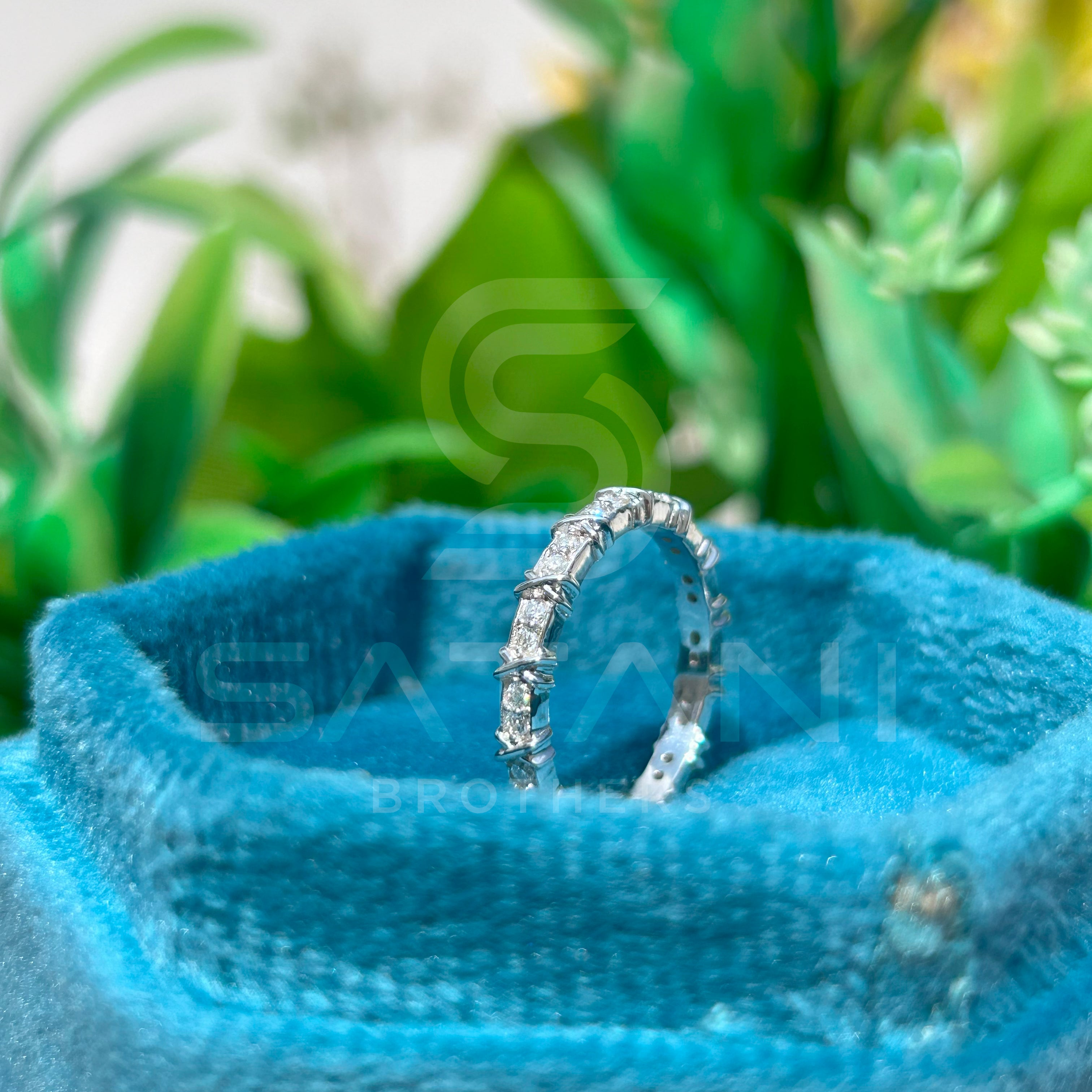Dazzling Round Diamond White Gold Wedding Band