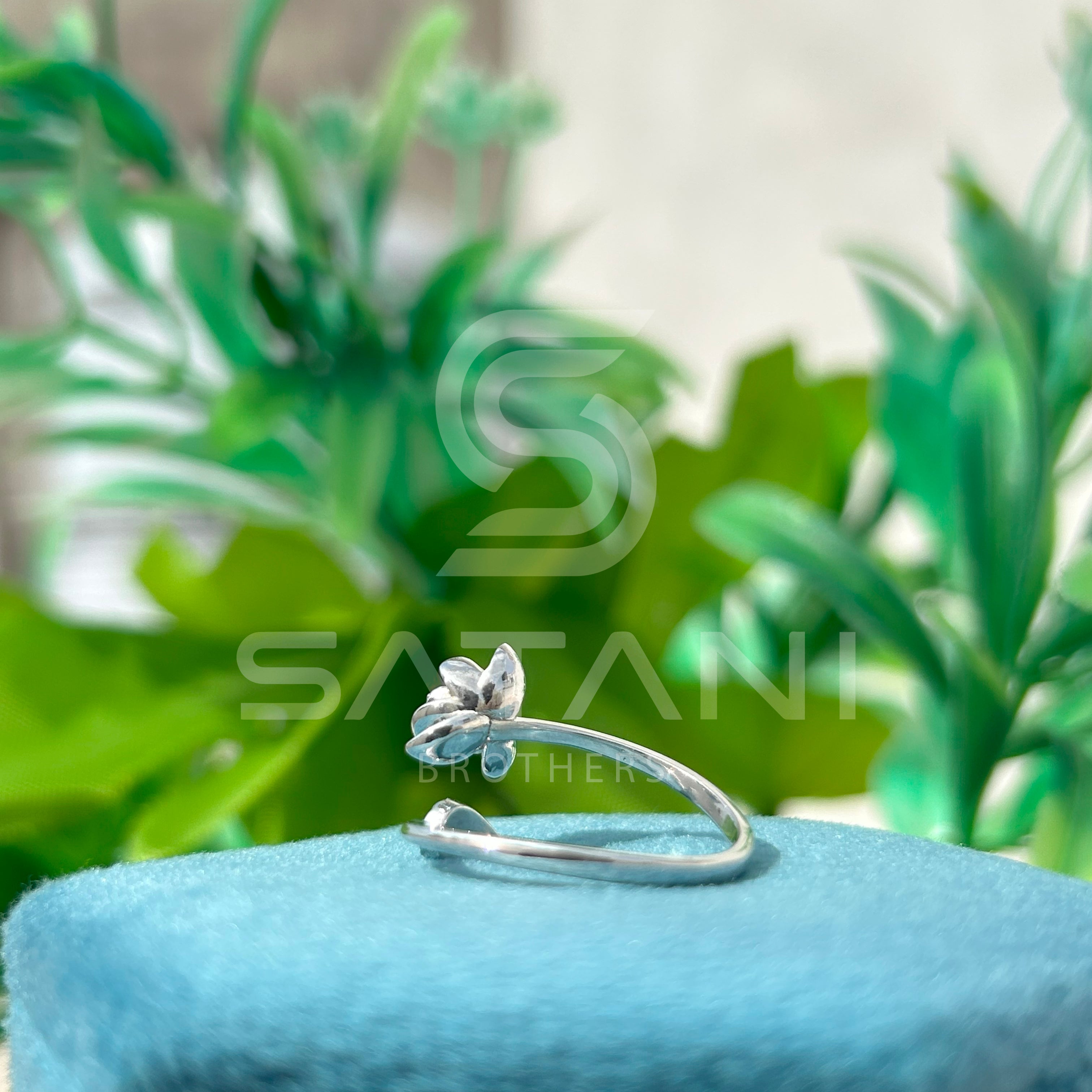 Sterling Silver Rose & Leaf Adjustable Ring – Nature-Inspired Floral Design