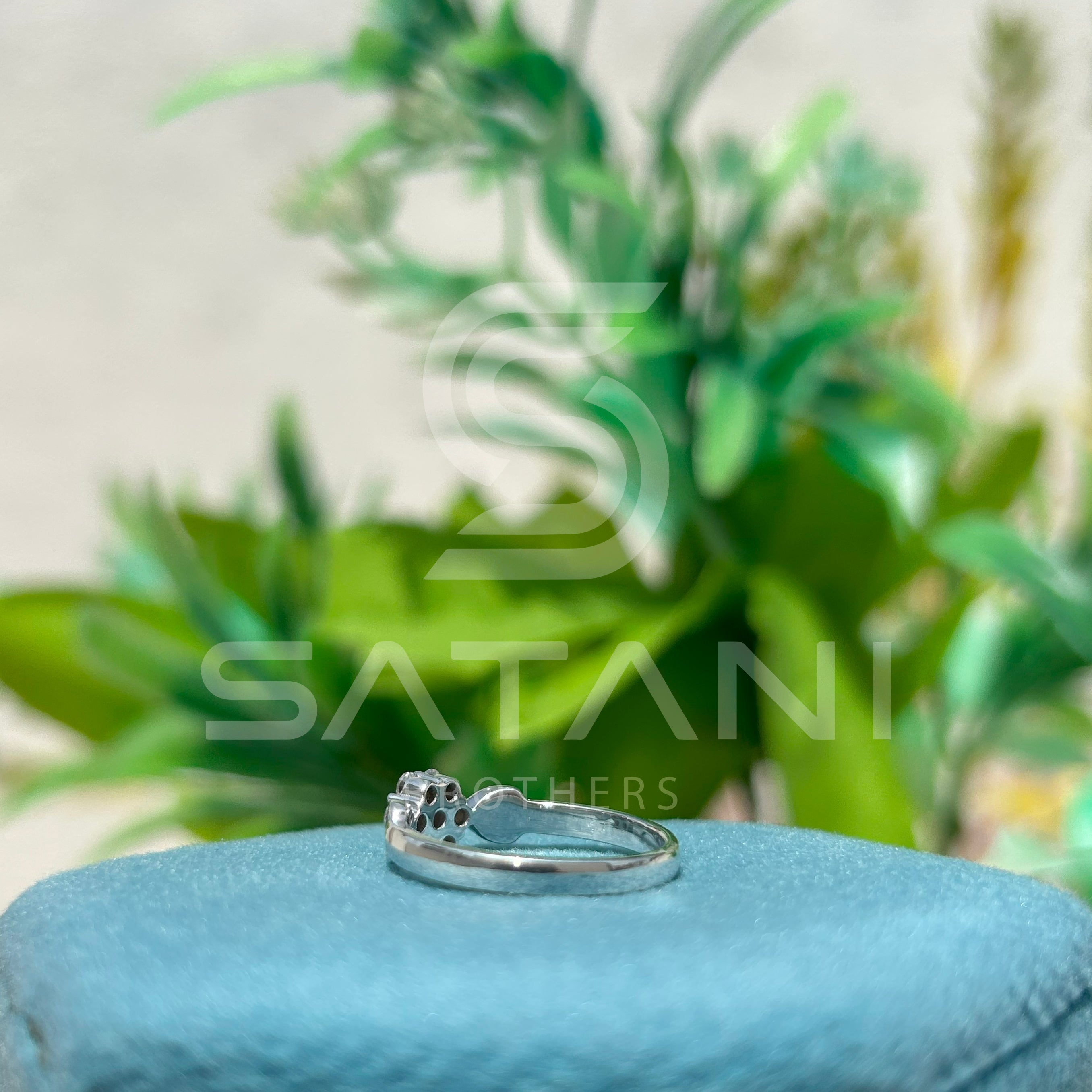 White Gold Diamond Cluster Ring with Twisted Shoulder Design – Elegant & Timeless