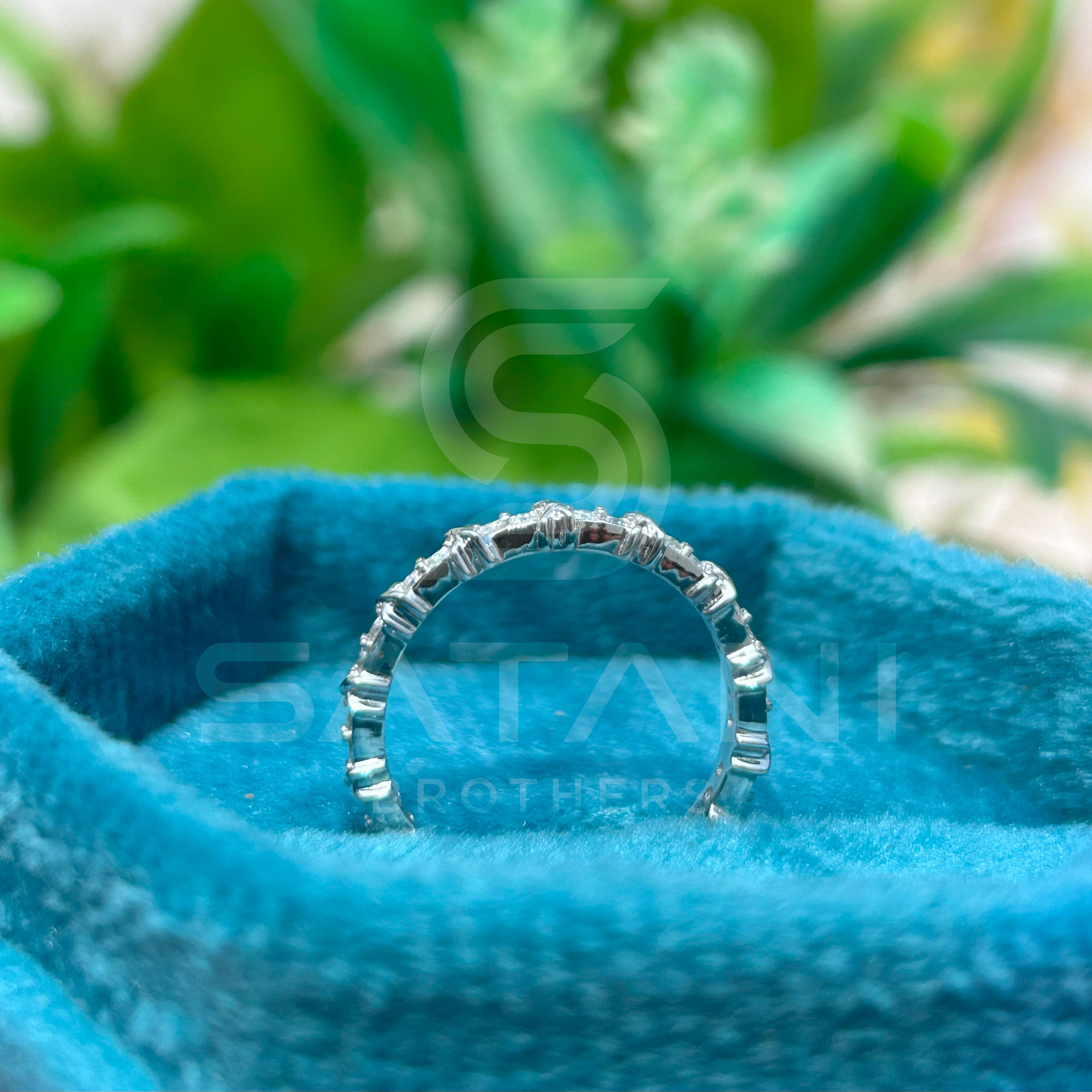 Dazzling Round Diamond White Gold Wedding Band