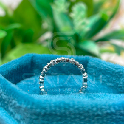 Dazzling Round Diamond White Gold Wedding Band