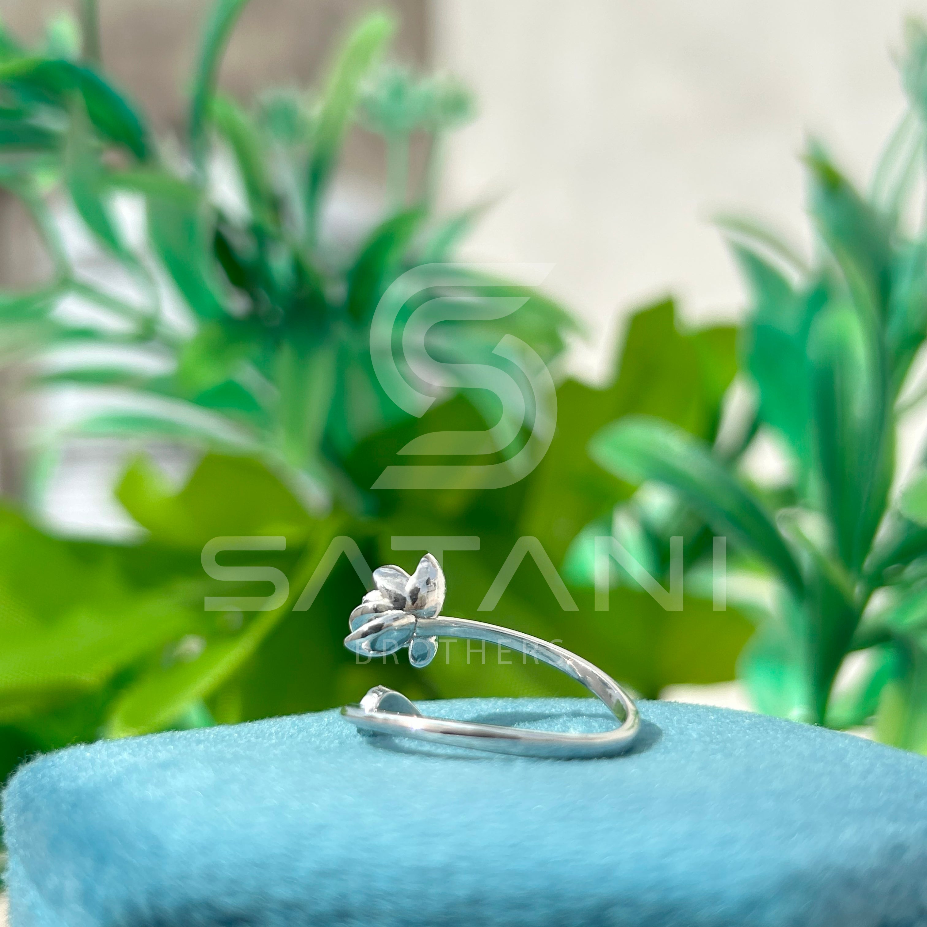 Sterling Silver Rose & Leaf Adjustable Ring – Nature-Inspired Floral Design