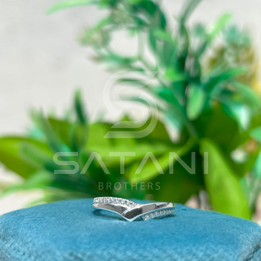 "Modern Crossover Diamond Band – Sleek Twist Design with Pave Accents"