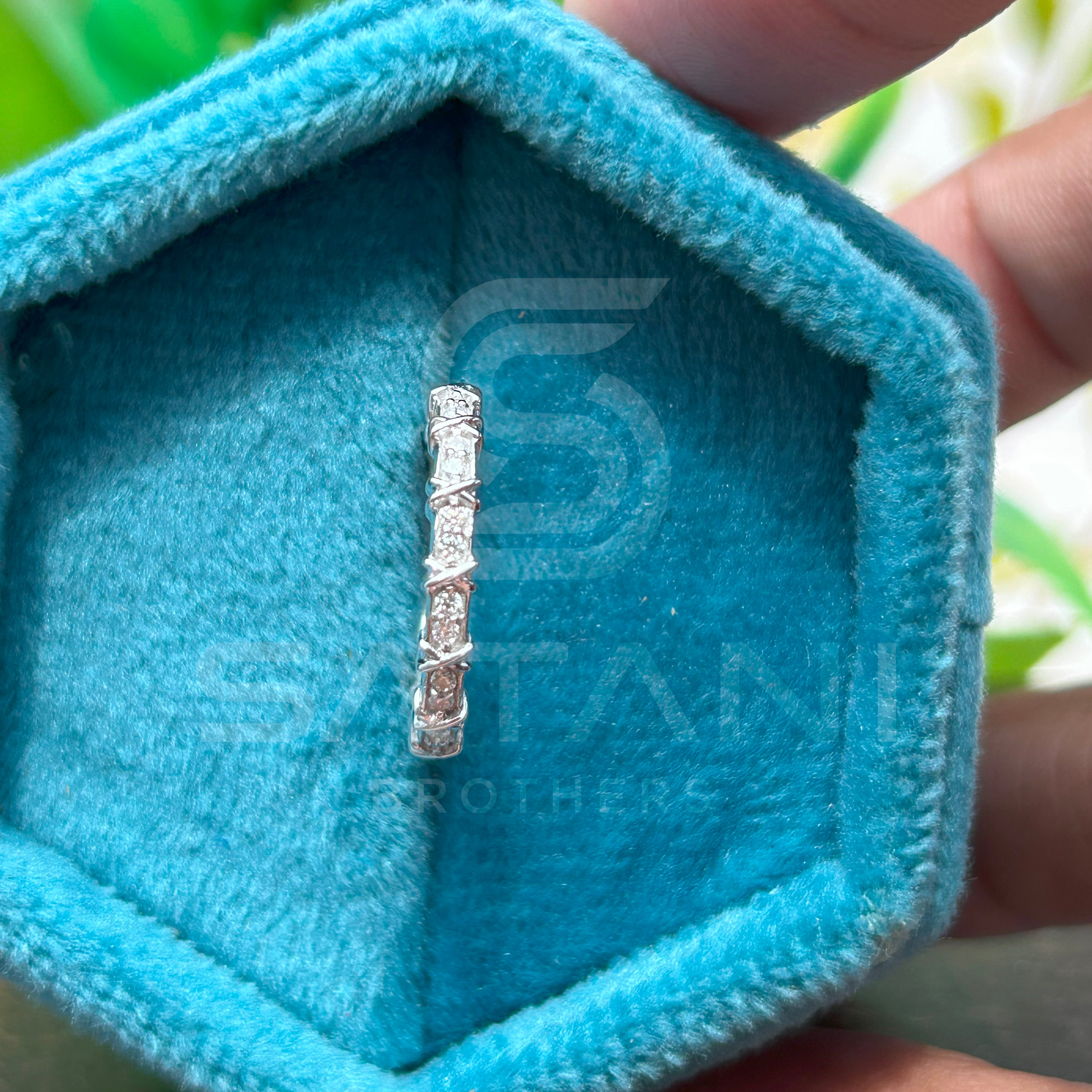 Dazzling Round Diamond White Gold Wedding Band