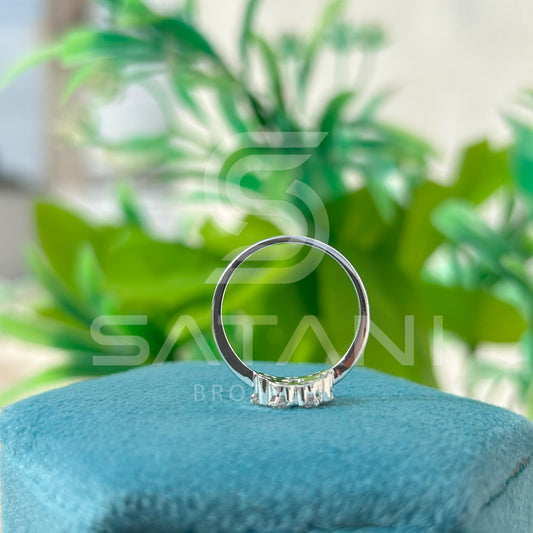 Elegant Diamond Cluster Flower Ring – Timeless Floral Design in White Gold