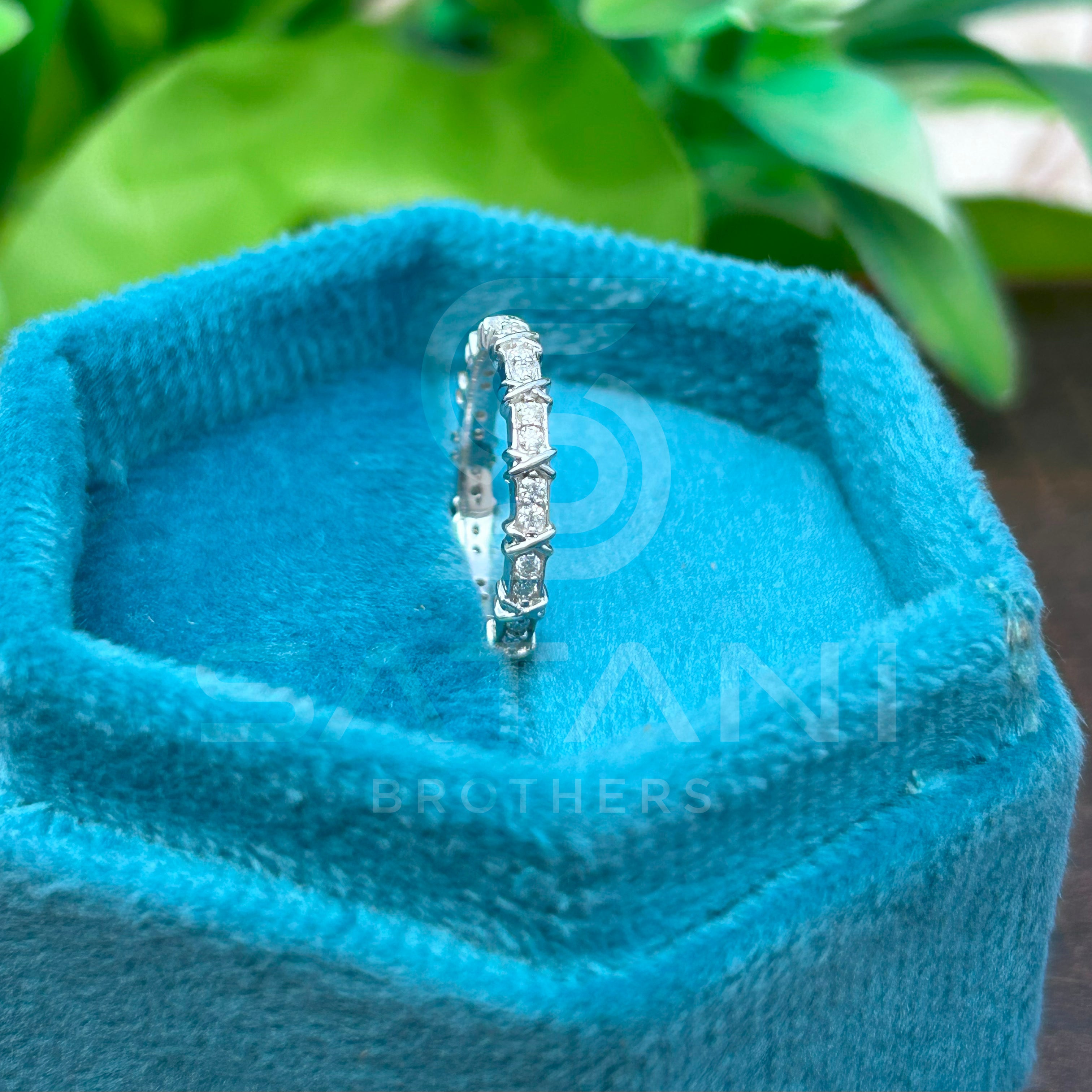 Dazzling Round Diamond White Gold Wedding Band