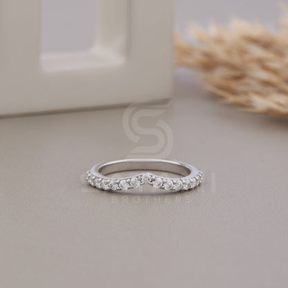V-Shape Design ring, Dainty Wedding Band, Diamond Wedding band, Curved Wedding Band, Chevron Ring, Dainty Stacking Ring