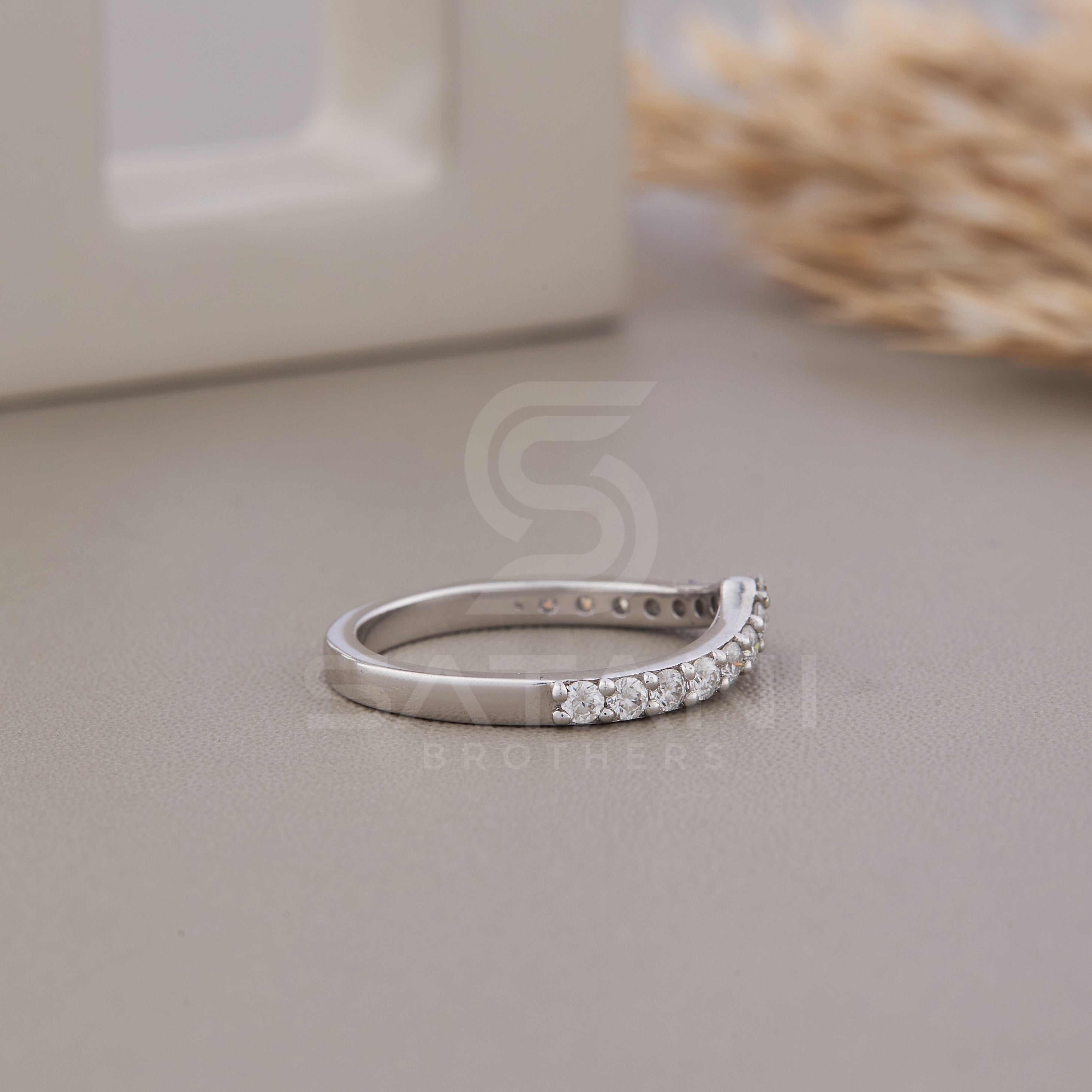 V-Shape Design ring, Dainty Wedding Band, Diamond Wedding band, Curved Wedding Band, Chevron Ring, Dainty Stacking Ring