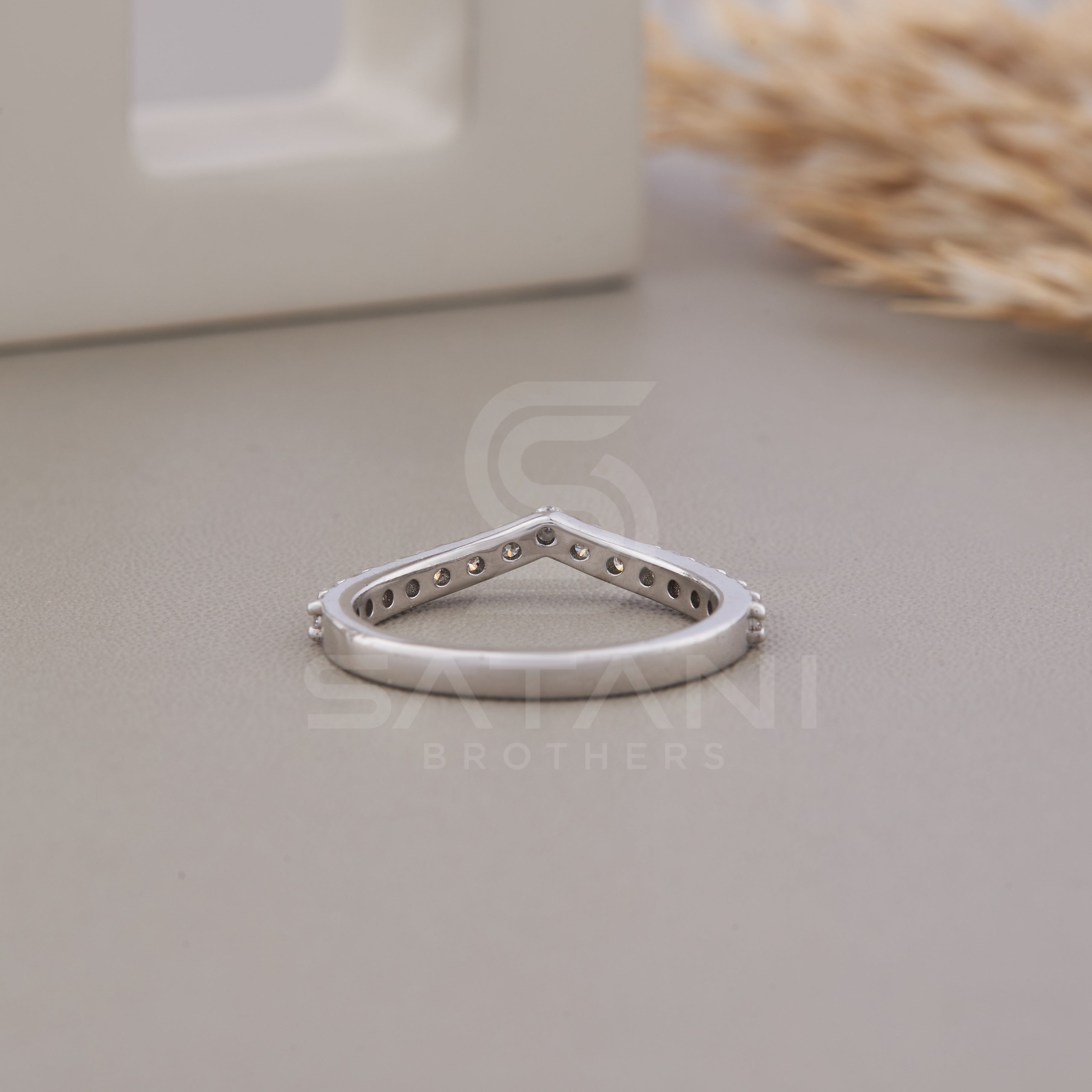 V-Shape Design ring, Dainty Wedding Band, Diamond Wedding band, Curved Wedding Band, Chevron Ring, Dainty Stacking Ring