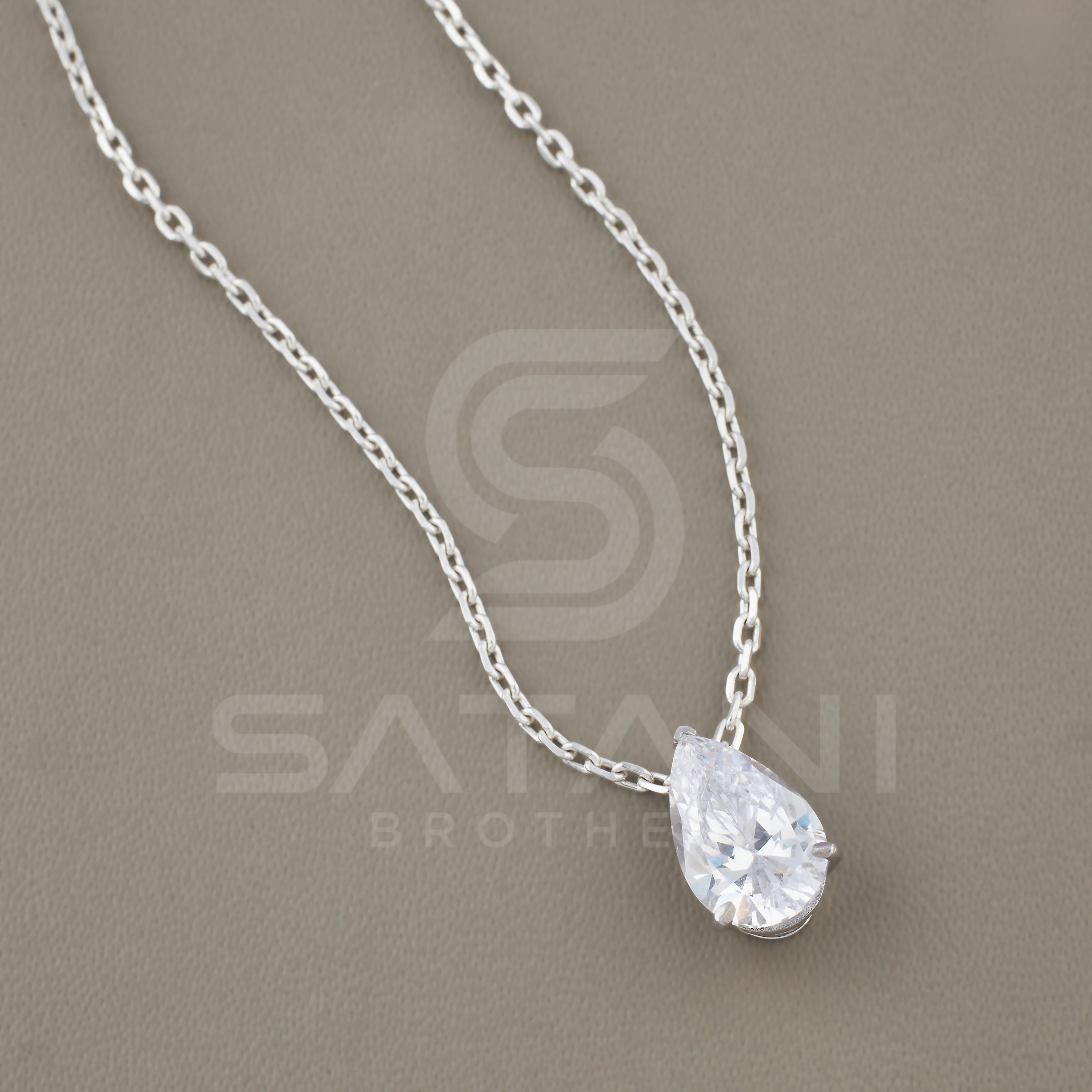 Solitaire pendent, Pear shape pendent with chain