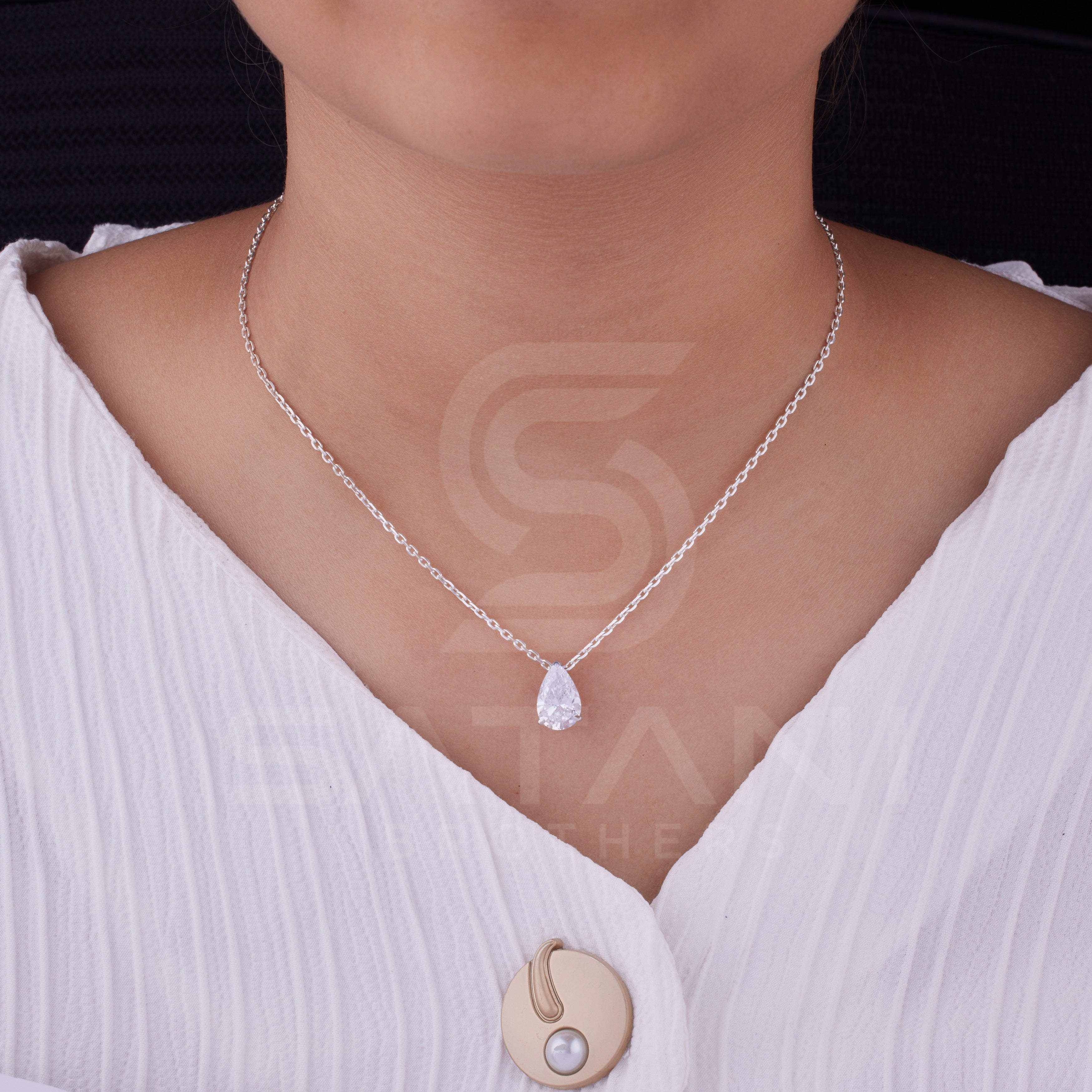 Solitaire pendent, Pear shape pendent with chain